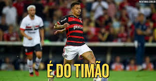 Corinthians encaminha contratação de volante do Flamengo; saiba os detalhes