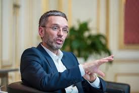 Herbert kickl unterzeichnet das volksbegehren für impffreiheit. Innenminister Kickl Zu Gast Auf Krone Tv