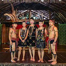 Adat penyesuaian balak pengantin dijalankan terlebih dahulu.terdapat 21 aspek perlu diambil kira untuk menentukan kesesuaian pasangan bakal pengantin dengan cara tilikan dimanak hindu. Murut People Wikipedia