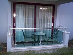 Jaluzi perde modelleri ve fiyatları pimapene monte edilen kapı perdesi ev veya işyerlerinde pimapen, alüminyum ya da ahşap kapı veya pencere kapılarına. Sisli Pimapen Cam Balkon Servisi