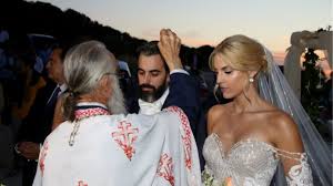 Η αγαπημένη παρουσιάστρια μαντώ γαστεράτου ενώθηκε με τα ιερά δεσμά του γάμου με τον επιχειρηματία νίκο ισηγόνη στο γραφικό ξωκλήσι του άγιου νικολάου στην. Mantw Gasteratoy Se Agapw Pio Poly Ki Apo Ton Idio Moy Ton Eayto