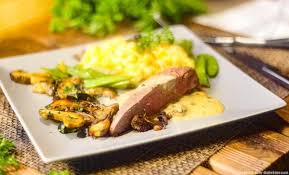 Magret De Canard A La Vapeur Et Ses Cepes A L Ail Noir Recette Magret De Canard Plat Principal Pois Gourmands