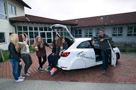 Inzwischen rüstet der hersteller nur noch den fiat 500 zum dreirädrigen fahrzeug um. Dreirad Trick Ellenator Seat Ibiza Fahren Mit 16 Jahren Autobild De