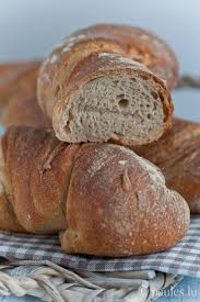 Rustikales Wurzelbrot Wurzelbrot Fruhstuck Dessert Lebensmittel Essen