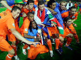 Jun 03, 2021 · jong oranje is opeens weer volop in de race voor een finaleplaats. Hoe Jong Oranje Tien Jaar Geleden De Wereld Fopte