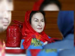 Ini adalah sebahagian dari jawapan itu: Beg Tangan Rosmah Curi Tumpuan Ini Jenama Dan Harganya Iluminasi