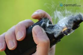 Seiring dengan ditariknya produk juul dari indonesia, yang mengakibatkan kelangkaan stok, muncul produk baru dalam kategori pod. Ternyata Ini Bahaya Vape Yang Timbul Jika Anda Menghisapnya Setiap Hari Cermati Com