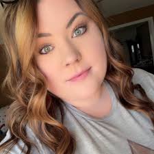 Anyone know of anyone that can make this cake by the end of February? ❤️