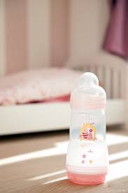 Die drei monats koliken treten in der regel ab der zweiten und vierten lebenswoche mit einem höhepunkt um die sechste lebenswoche auf. Babys Bauchlein 20 Tipps Um Koliken Vorzubeugen Und Fur Rasche Hilfe Mini And Me