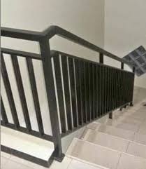 Rumah minimalis modern identik dengan penggunaan berbagai unsur kaca di dalamnya. Harga Railing Tangga Terbaik Sesuai Materialnya Mulai Rp350 Ribuan