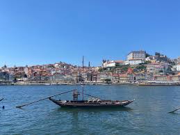 An den sommerwochenenden kann es sich so anfühlen, als wäre ganz lissabon am strand, sodass es oft besser ist, unter der woche (montag bis freitag) dort hinzufahren. Roadtrip Van Porto Naar Lissabon In De Zomer Van 2020