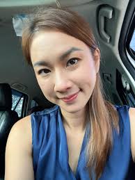 今天来记录📝两杯水的故事在朋友孩子的生日会上， 为了让哥哥Tan Nic Menn 有点忙（当妈的懂， 不让他忙， 就是我很忙） 我就说：  “哥哥，妈妈很口渴， 你可以去帮我拿一杯水💦给我喝吗？” 对面有位小男孩就自告奋勇说他要帮我拿！ 同一时间， 哥哥已经拿着我的杯要走出去 ...