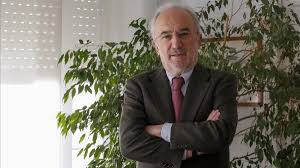 Santiago muñoz machado afirma que seguirá trabajando en la mejora de este diccionario jurídico mano a mano con el colegio de abogados de madrid de la que es colegiado desde hace años. Munoz Machado Nuevo Presidente De La Rae