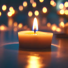 Горящая свеча в темноте, гало от свечи, красиво, реалистично, яркое …» —  картинка создана в Шедевруме