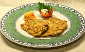 Dopo 15 minuti, riunire la julienne di zucchine in una ciotola, insaporire con il grana grattugiato, il pepe e le uova. Frittelle Di Zucchine La Vera Ricetta Calabrese La Cucina Di Bacco