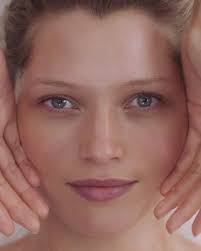 Open your eyes to immediate & long-lasting results thanks to plant-enriched  formulas & perfectly adapted hand movements. 💆 . For your appointments:  Clarins Skin Spa ABC Dbayeh Level 0 03-660554 Clarins Skin