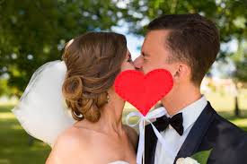 Uniti dalla grande forza dell'amore riuscirete a superare qualsiasi difficoltà rendendo ancora più forte il vostro sentimento. Matrimonio A Tema Amore Super Romantico Listanozzeonline Magazine