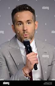 Ryan reynolds treffen den schauspieler -Fotos und -Bildmaterial in hoher  Auflösung