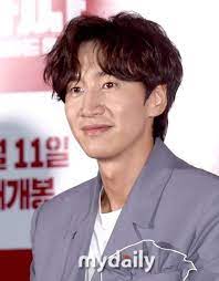 李光洙（韩语：이광수／李光洙 lee kwang soo，1985年7月14日－），韩国男演员、主持。 曾是模特，于2008年以《ktf show－二十岁篇》广告出道；2009年拍摄mbc日日剧《穿透屋顶的. Running Man æ„Ÿè°¢æŽå…‰æ´™è´¡çŒ® æ°¸è¿œæ˜¯èŠ‚ç›®ä¸€å'˜ è¥¿æ¢…