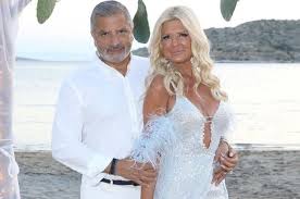 Η σύζυγος του νυν δημάρχου αμαρουσίου, γιώργου πατούλη, ανακοίνωσε ότι αποσύρεται από την κούρσα των δημοτικών εκλογών. Marina Patoylh Pernw Ton Golgo8a Ths Proswpikhs Moy Ygeias Pasxw Apo Kardiakh Aneparkeia Den Exw Milhsei Me Ton Syzygo Moy Binteo Eirinika Gr