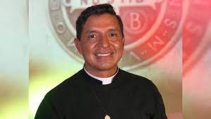 Padre Chucho expuso radical decisión que tomó por amenazas de muerte que  recibió: “Debo cuidar mi vida” - Semana