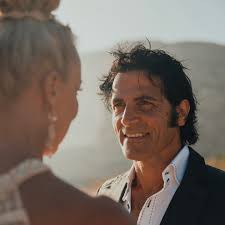 Last time we were here in Gozo 5 years ago we had our second wedding  ceremony with family and friends. Mark didn't know about my second dress so  it was a nice