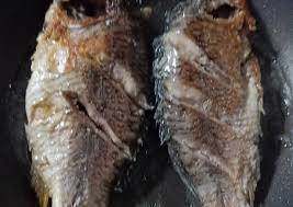 Nyicil buat bumbu oles nya dulu😉 untuk garam, gula, kecap bisa di sesuaikan dg selera dan jumlah bahan ya 😊 Tips Membuat Ikan Mas Bakar Teflon Enak