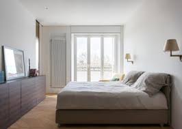 Questo articolo contiene 100 idee di cucine moderne con elementi (mobili, piani di lavoro, paraschizzi, pavimenti e rivestimenti) in legno per ispirarvi nella vostra prossima grande ristrutturazione della cucina. Camera Da Letto Moderna Design Foto E Idee Per Arredare Luglio 2021 Houzz It