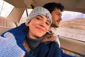 Çukur dizisinin akşın'ı olarak karşımıza çıkan i̇layda alişan güzelliği ve oyunculuğu ile izleyenleri kendisine hayran kamera karşısına ilk kez bir çocuk sevdim isimli dizi ile geçen i̇layda alişan. Alperen Duymaz Kimdir Sevgilisi Var Mi Rol Aldigi Diziler Nelerdir Fikirbenim