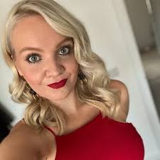 Phoebe Cooper (@phoebecooperx)