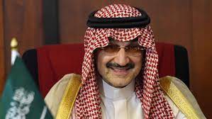 الوليد بن طلال بن عبد العزيز آل سعود هو مؤسس شركة المملكة القابضة وأحد أعضاء مجلس إدارتها، ويطلق عليه لقب وارين بافيت العربي، كما أنه أحد أعضاء العائلة المالكة في السعودية وأغنى رجل في الشرق الأوسط، ولد في جدة في 7 آذار/ مارس عام 1955. Ø§Ù„ÙˆÙ„ÙŠØ¯ Ø¨Ù† Ø·Ù„Ø§Ù„ ÙŠØ«ÙŠØ± ØªÙØ§Ø¹Ù„Ø§ Ø¨ØµÙˆØ±Ø© Ø§Ù„ÙØ±Ø³ Ø®Ø§Ø±Ø¬ Ø§Ù„Ù…Ø¹Ø§Ø¯Ù„Ø© Cnn Arabic