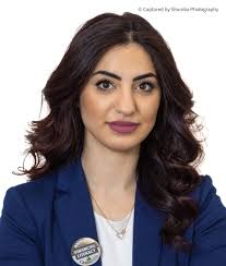 How to edit neck area for a natural look in photography?