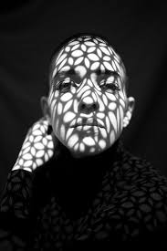 Black And White Photos Of Faces In Shadows Untitled Light And Shadow Photography Shadow Photography Black And White Portraits