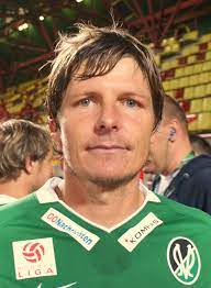 Oliver glasner (born august 28th, 1974) is an austrian retired football player.he is now assistant coach of fc red bull salzburg. Oliver Glasner Wikidata