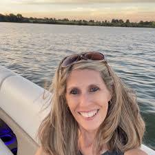 Amanda Roane's Instagram, Twitter & Facebook