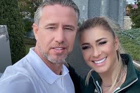 Laurentiu reghecampf former footballer from romania right midfield last club: Anamaria Prodan È™i LaurenÈ›iu Reghecampf DivorÈ›eazÄƒ Cine I A Dat De Gol Pe Cei Doi SoÈ›i Impact