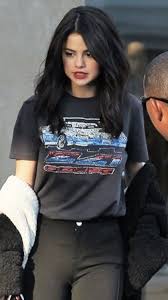 Pin By Yeye On Hair Beauty Selena Gomez Hair Selena Gomez Short Hair Selena Gomez Outfits