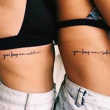 Zwei hände, dazwischen ein herzsymbol. Ein Freundschaftstattoo Ist Der Buchstabliche Beweis Dafur Dass Wahre Freundschaft Fur Immer Halt Freundin Tattoos Freundschaftstattoo Passende Freund Tattoos