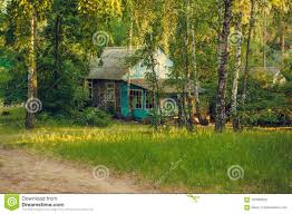 Disponen de bicicletas eléctricas y rutas por la zona. Pequena Casa Rural En Un Bosque Foto De Archivo Imagen De Bosque Pequena 120393552