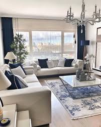 Goruntunun Olasi Icerigi Oturan Insanlar Oturma Odasi Masa Ve Ic Mekan Oturma Odasi Tasarimlari Luks Oturma Odalari Oturma Odasi Takimlari