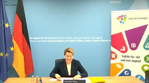Franziska giffey // bundesministerin für familie, senioren, frauen und jugend // weltfrauentag franziska giffey, bundesministerium für familie, senioren, frauen und jugend genitalverstümmelung in deutschland bekämpfen: Jugend Und Corona Franziska Giffey Im Austausch Mit Jungen Menschen Youtube