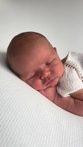 Look at this little adorable newborn angel 🥰., Henry