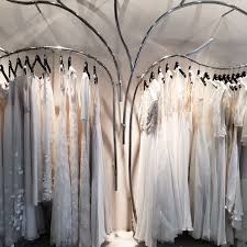 Werner mang erklärt im interview, woran das liegt und welche eingriffe er für unnötig hält. Suelovesnyc Die 4 Phasen Beim Brautkleid Kauf Suelovesnyc