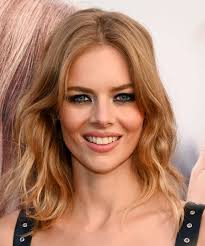 Samara Weaving Long Hairstyle