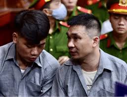 Bị cáo cũng gửi lời xin lỗi và biết ơn đến người vợ đang sống ở nơi nào đó, chăm sóc 3 con của bị cáo. Lá»i Sau Cung Ä'áº§y Ná»—i Long Cá»§a VÄƒn Kinh DÆ°Æ¡ng Vá»›i Ngá»c Miu Phap Luáº­t Plo