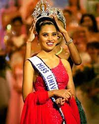 Before being crowned miss universe, zozibini was working in public relations at a respected global firm. Former Miss Universe Lara Dutta Honored At Miss Diva 2020 For Completing 20 Years In Pageantry