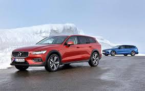 Volvo v60 2019 to kombi z segmentu d premium. Neuer Allroad Kombi Volvo V60 Cross Country Und Der Sportliche Volvo V60 R Design Motormobiles