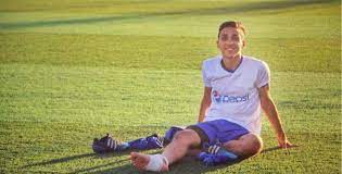 أكد الإعلامي عمر ربيع ياسين أن الأهلى أنهى صفقة كريم فؤاد لاعب النجوم المعار إلي نادي انبي، مقابل 12 مليون جنيه، بعد اتفاقه مع مسؤولي. Ø§Ù„ÙˆØ·Ù† Ø³Ø¨ÙˆØ±Øª Ø¥Ù†Ø¨ÙŠ ÙŠØµØ¯Ù… Ø§Ù„Ø£Ù‡Ù„ÙŠ ÙÙŠ ØµÙÙ‚Ø© ÙƒØ±ÙŠÙ… ÙØ¤Ø§Ø¯ ÙˆÙŠÙØ¹Ù„ Ø¨Ù†Ø¯ Ø§Ù„Ù€15 Ù…Ù„ÙŠÙˆÙ† Ø¬Ù†ÙŠÙ‡