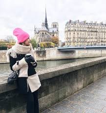 Tomando Um Vin Chaud Para Esquentar Um Pouquinho Catedral De Notre Dame Ao Fundo Cada Cantinho Um Clique Paris Pictures Instagram Digital Influencer