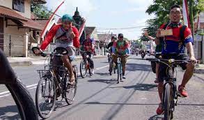 Memenuhi kebutuhan bersepeda masyarakat indonesia dengan menghadirkan ragam varian sepeda, mulai dari united bike selalu menghadirkan produk terbaik yang inovatif dan ramah lingkungan. The Culture Of Hospitality In Java Indonesia Hello Bike World